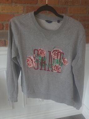 Gant Gray Crewneck Sweatshirt with Pink Rose Graphic
